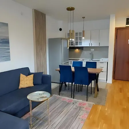 Opera Lux Hill - Relax & Free Parking Apartment *